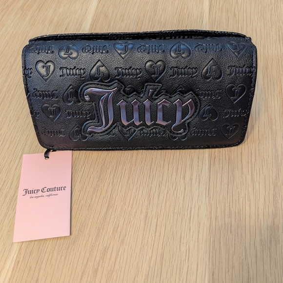 BNWT Juicy Couture Women's Black Raised Signature Embossed Flap Wallet/Clutch - Picture 1 of 16